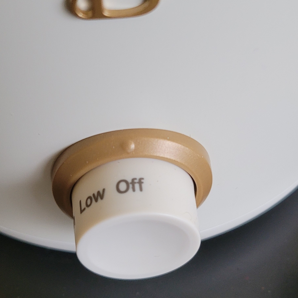 Beautiful White Slow Cooker - Picture 3 of 4